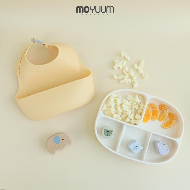 Bộ sưu tập các loại yếm (bib) cho trẻ sơ sinh với nhiều màu sắc và chất liệu khác nhau